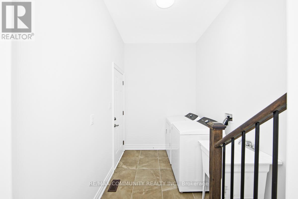 33 Liam Lane, Markham, ON - Indoor Photo Showing Other Room