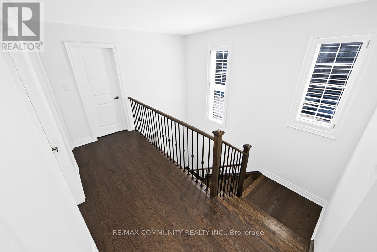 33 Liam Lane, Markham, ON - Indoor Photo Showing Other Room