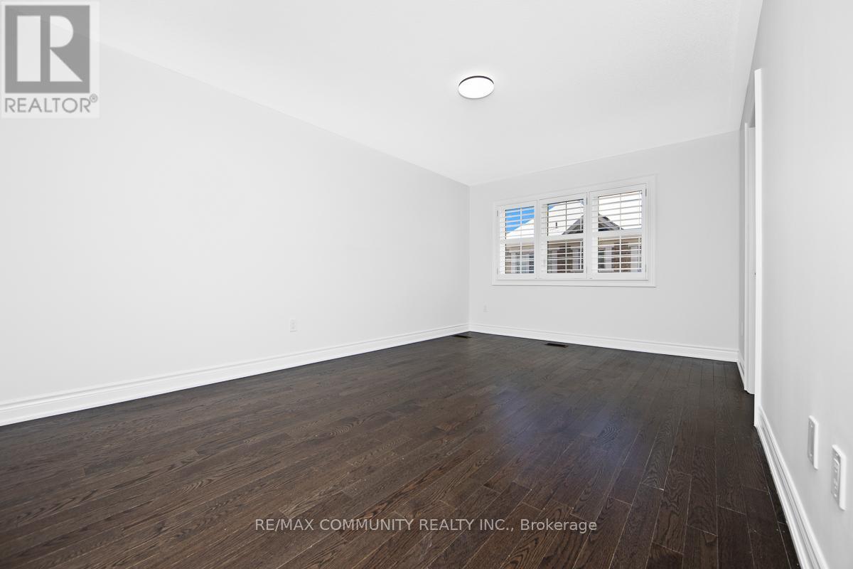 33 Liam Lane, Markham, ON - Indoor Photo Showing Other Room