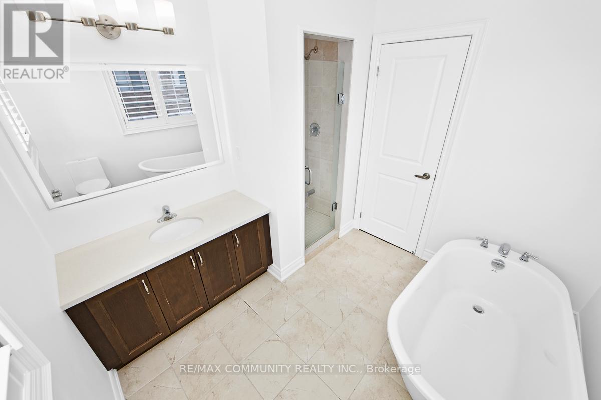 33 Liam Lane, Markham, ON - Indoor Photo Showing Bathroom