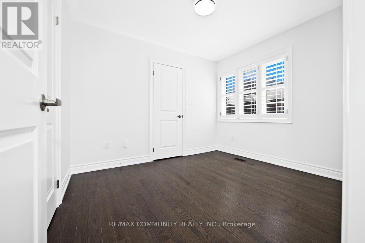 33 Liam Lane, Markham, ON - Indoor Photo Showing Other Room