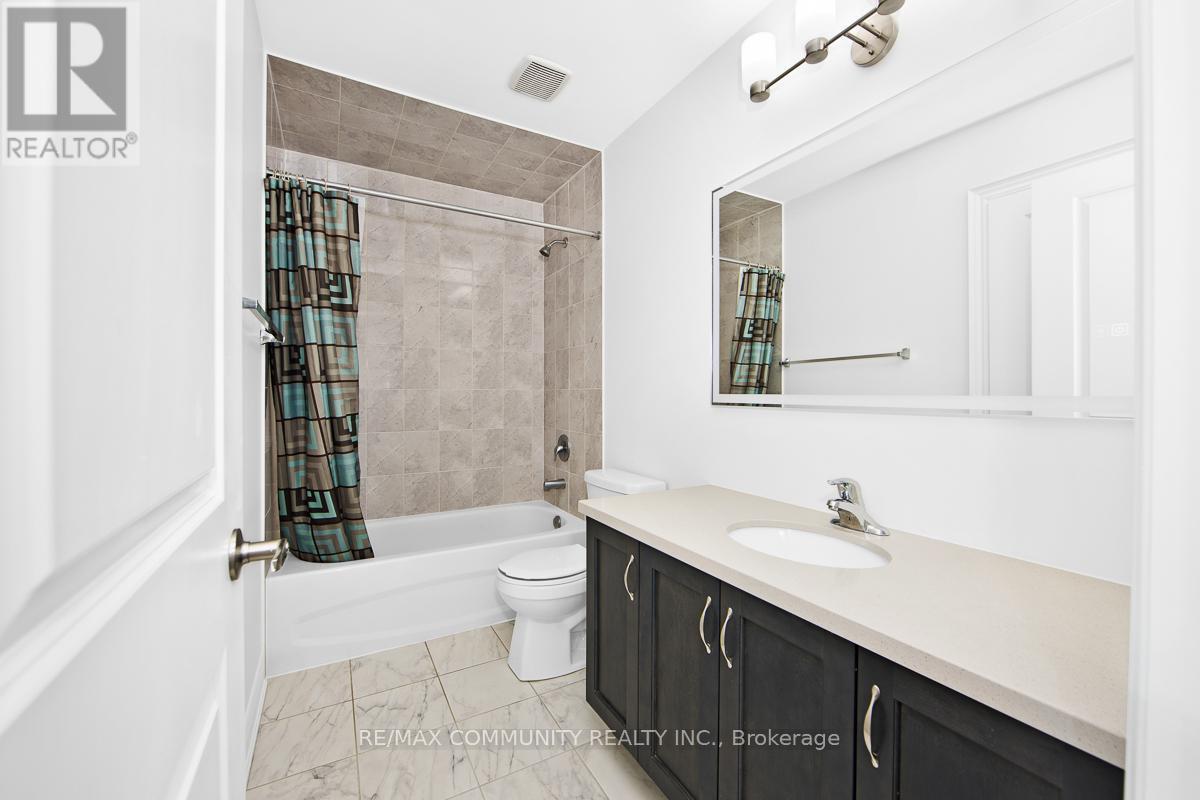 33 Liam Lane, Markham, ON - Indoor Photo Showing Bathroom