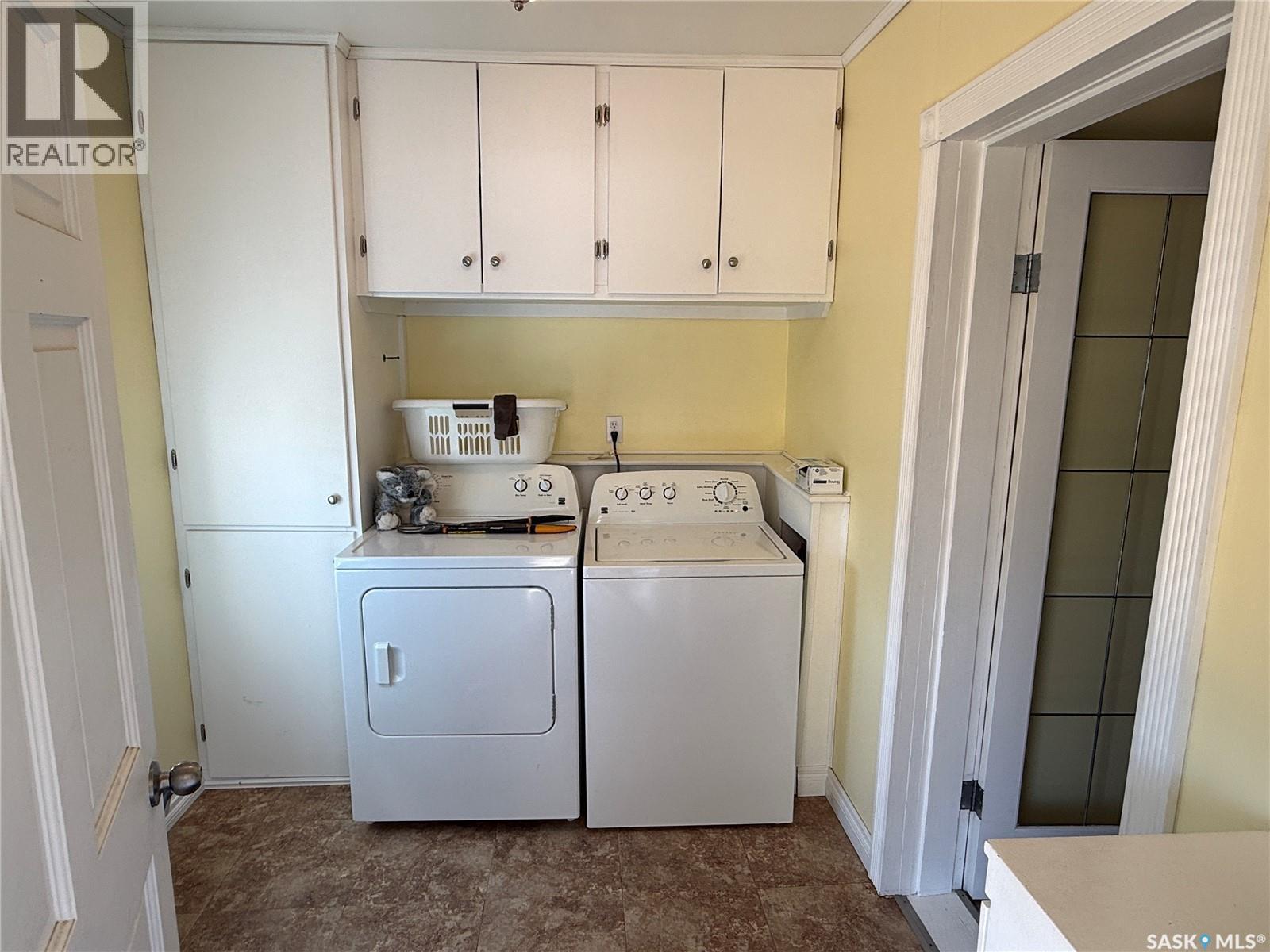 401 2Nd Avenue E, Shellbrook, SK - Indoor Photo Showing Laundry Room