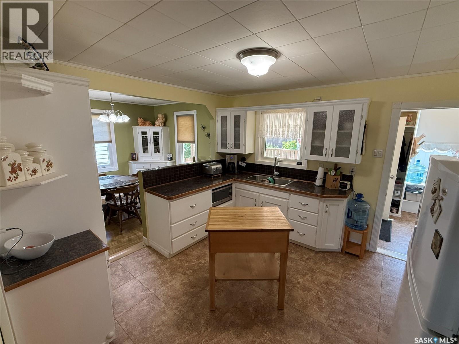 401 2Nd Avenue E, Shellbrook, SK - Indoor Photo Showing Kitchen