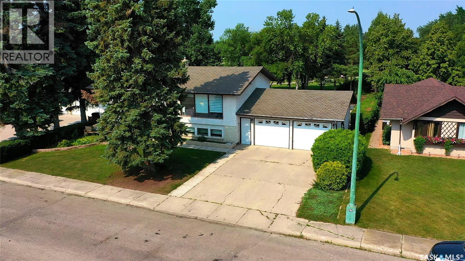 12 Redfield Bay, Yorkton, SK - Outdoor