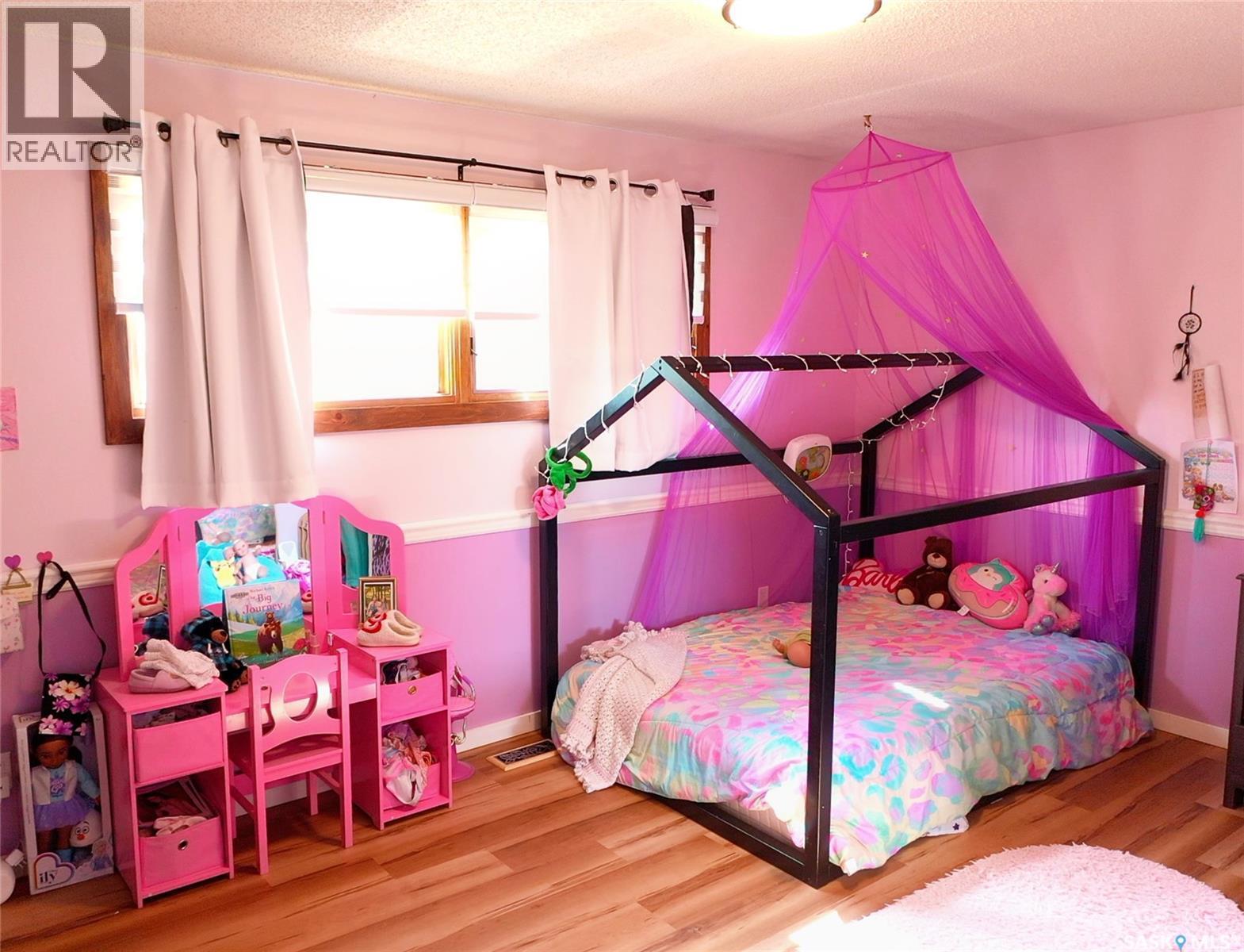 12 Redfield Bay, Yorkton, SK - Indoor Photo Showing Bedroom