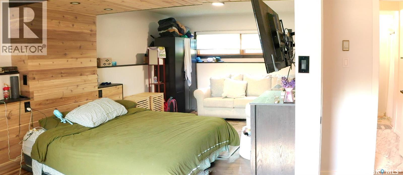 12 Redfield Bay, Yorkton, SK - Indoor Photo Showing Bedroom