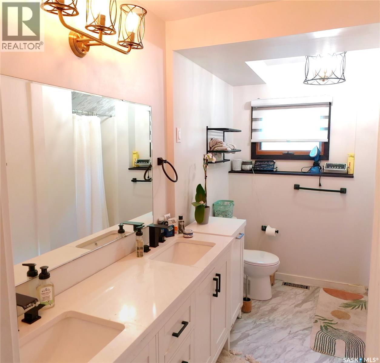 12 Redfield Bay, Yorkton, SK - Indoor Photo Showing Bathroom
