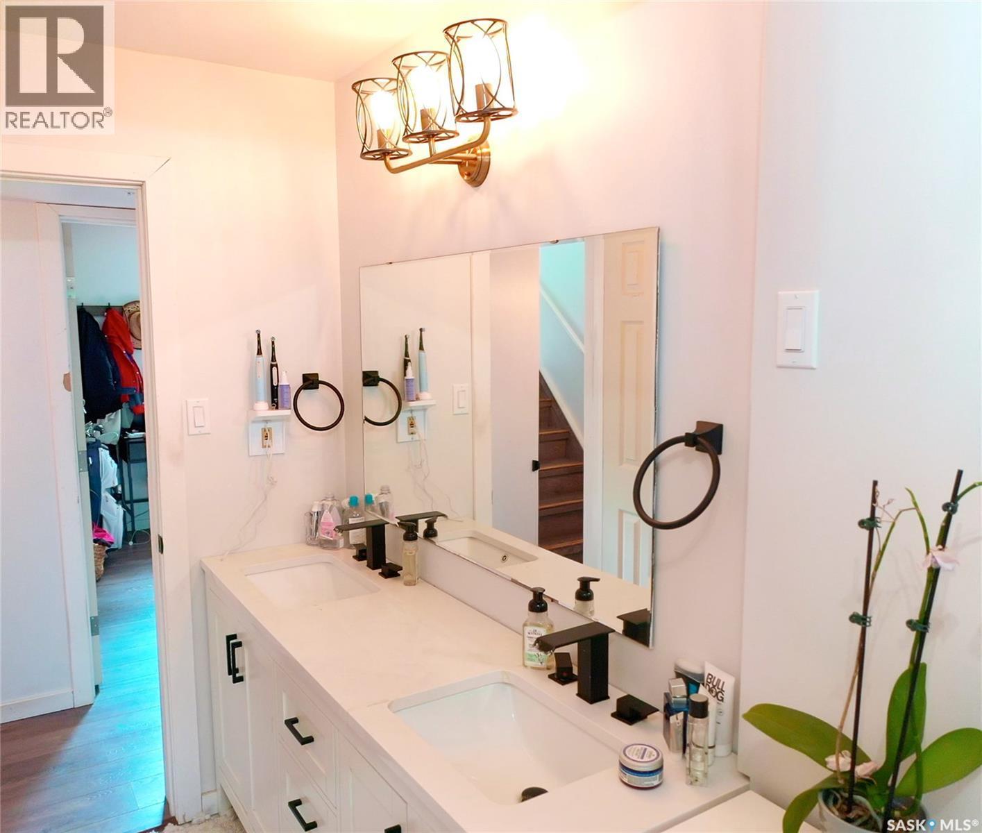 12 Redfield Bay, Yorkton, SK - Indoor Photo Showing Bathroom