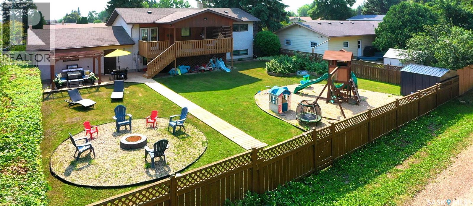 12 Redfield Bay, Yorkton, SK - Outdoor With Deck Patio Veranda