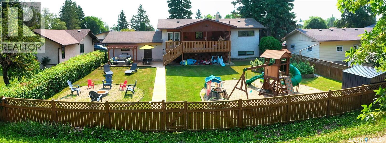 12 Redfield Bay, Yorkton, SK - Outdoor With Deck Patio Veranda