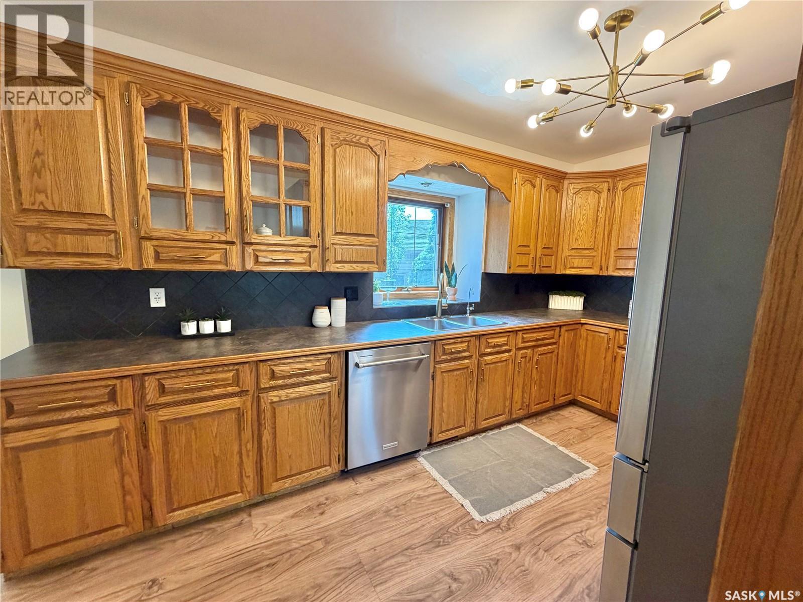 116 Morrison Drive, Yorkton, SK - Indoor Photo Showing Kitchen With Double Sink