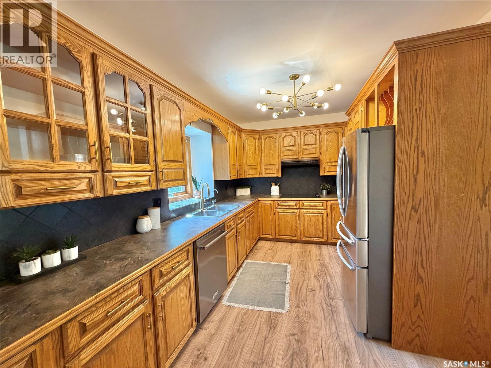 116 Morrison Drive, Yorkton, SK - Indoor Photo Showing Kitchen With Double Sink