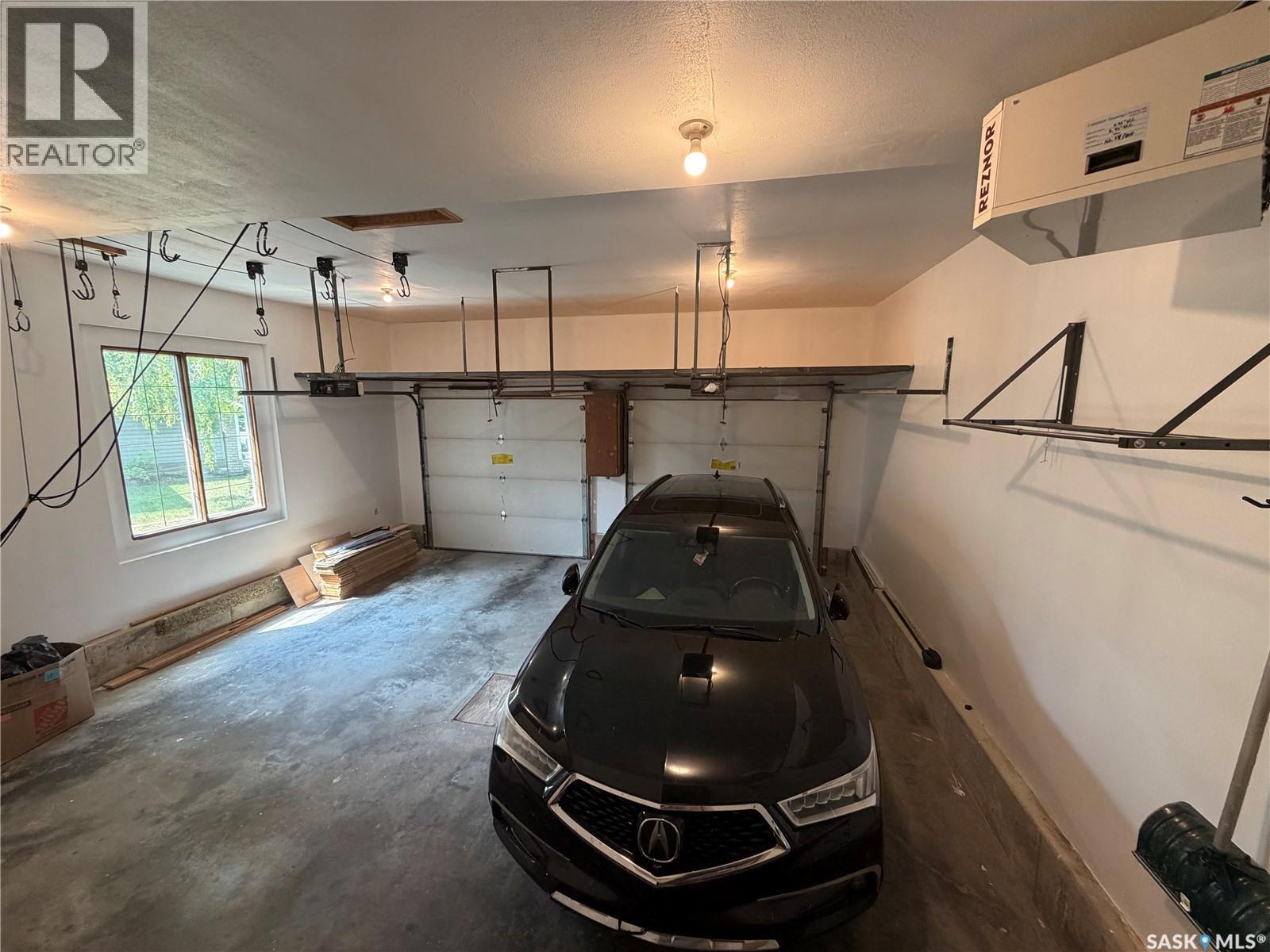 116 Morrison Drive, Yorkton, SK - Indoor Photo Showing Garage