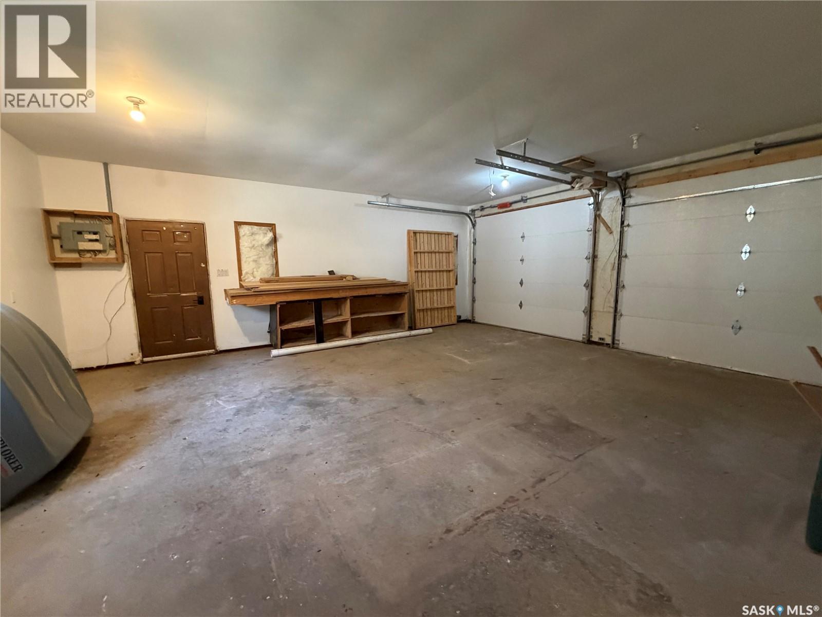 116 Morrison Drive, Yorkton, SK - Indoor Photo Showing Garage