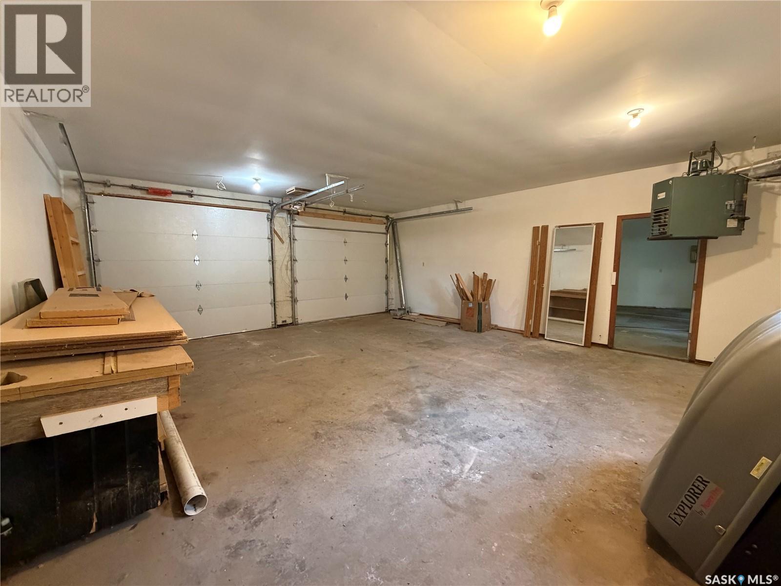 116 Morrison Drive, Yorkton, SK - Indoor Photo Showing Garage