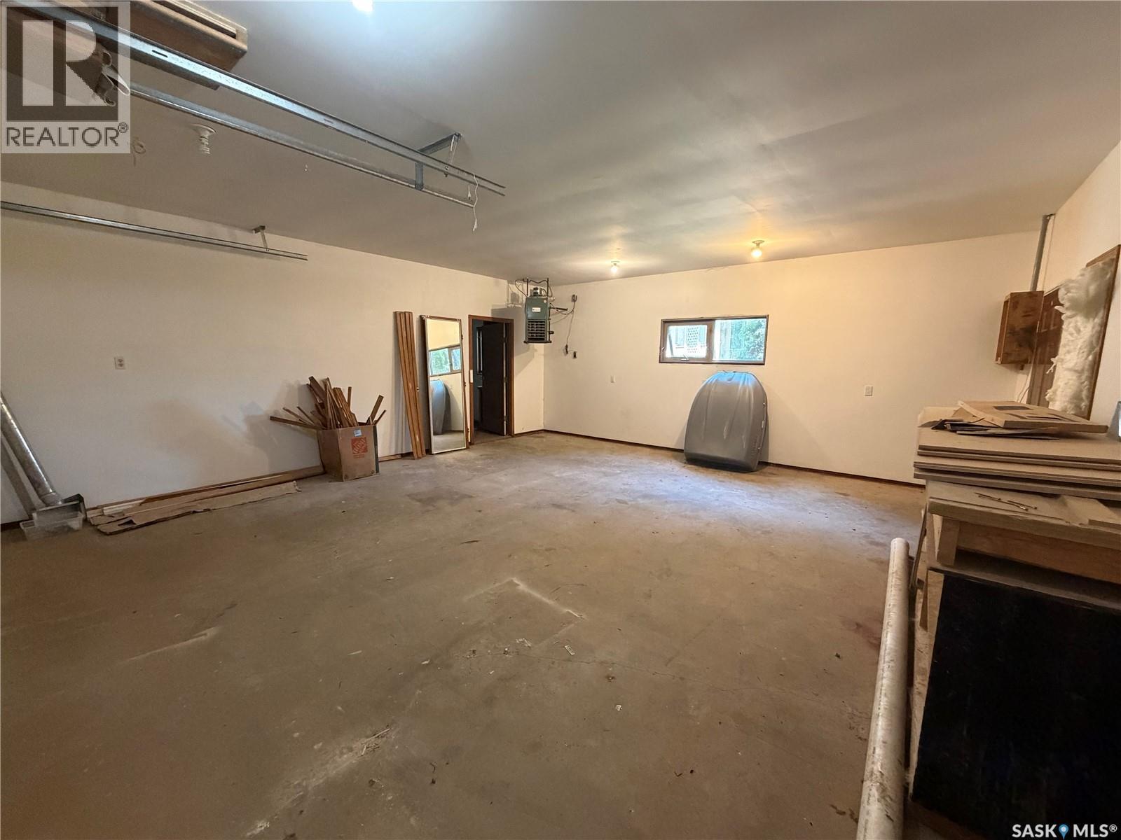 116 Morrison Drive, Yorkton, SK - Indoor Photo Showing Garage