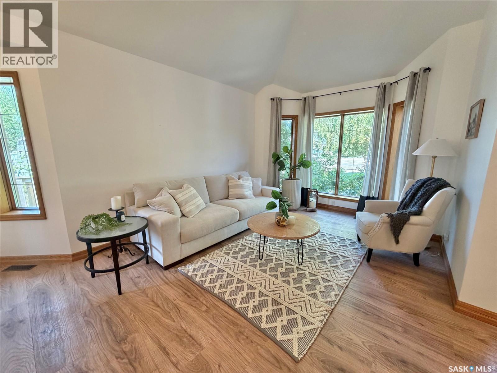 116 Morrison Drive, Yorkton, SK - Indoor Photo Showing Living Room