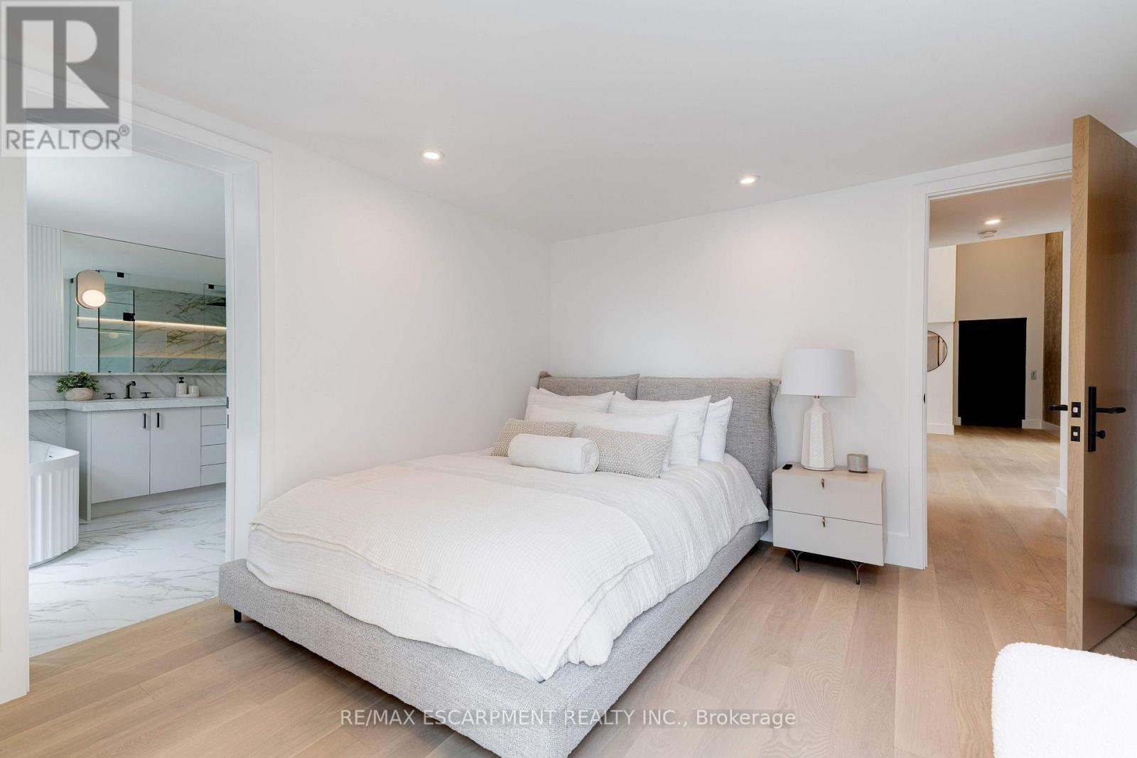 Ph1 - 20 Niagara Street, Toronto, ON - Indoor Photo Showing Bedroom