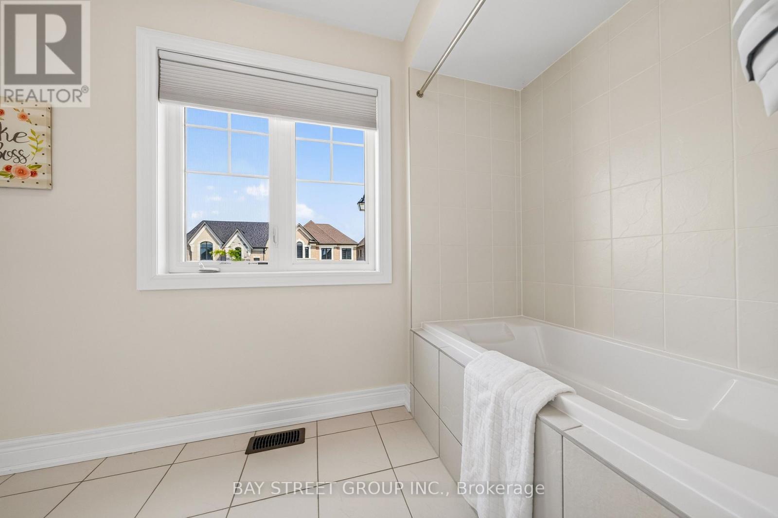 31 Woodgate Pines Drive, Vaughan, ON - Indoor Photo Showing Bathroom