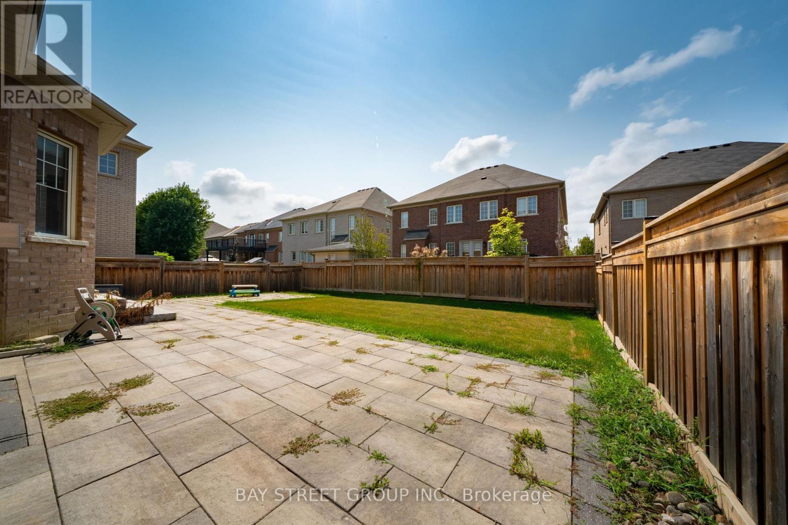 31 Woodgate Pines Drive, Vaughan, ON - Outdoor