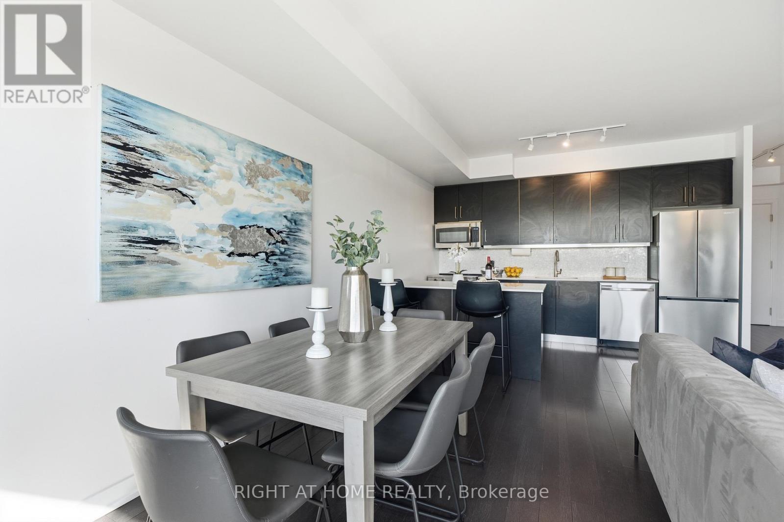411 - 5101 Dundas Street W, Toronto, ON - Indoor Photo Showing Dining Room