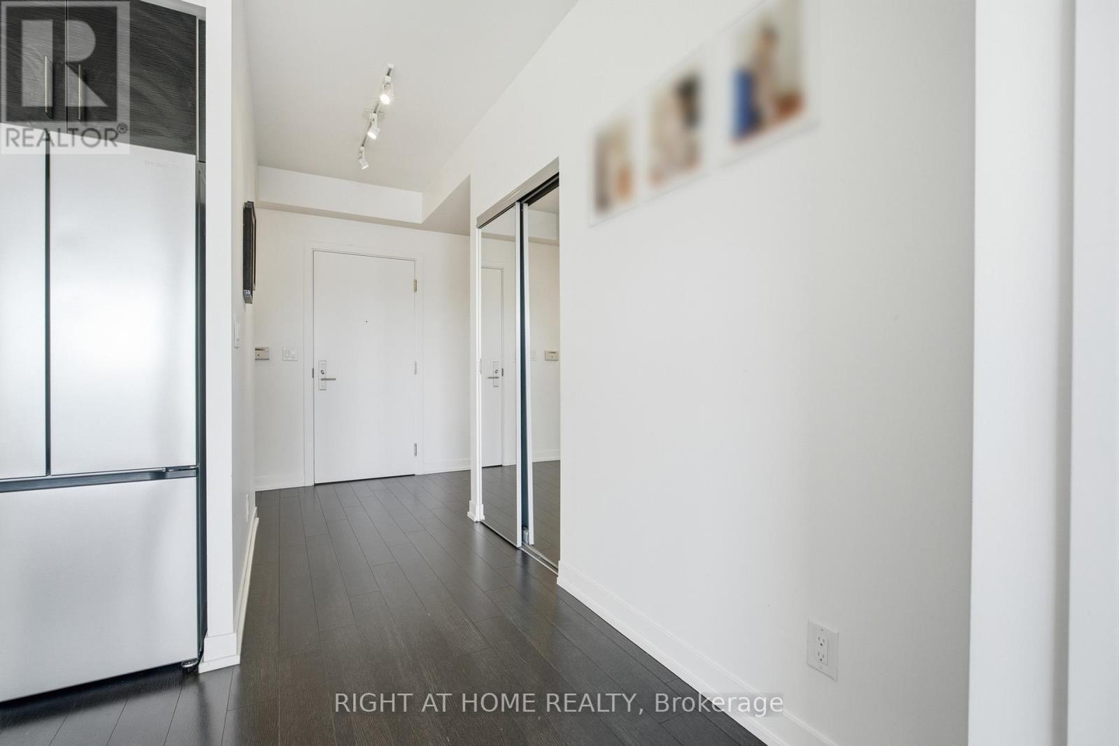 411 - 5101 Dundas Street W, Toronto, ON - Indoor Photo Showing Other Room