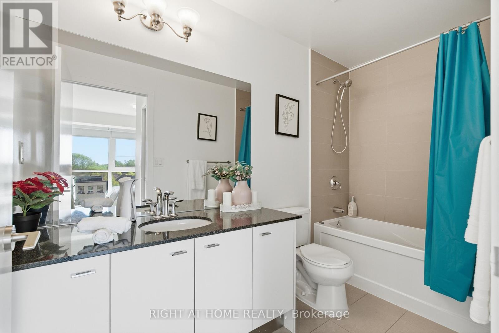 411 - 5101 Dundas Street W, Toronto, ON - Indoor Photo Showing Bathroom