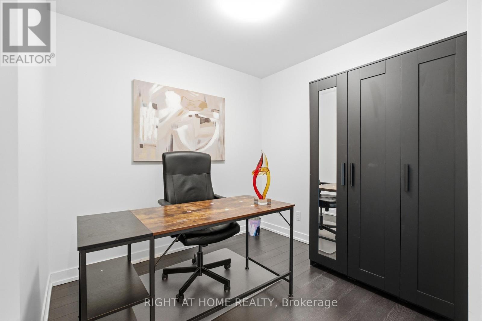 411 - 5101 Dundas Street W, Toronto, ON - Indoor Photo Showing Office