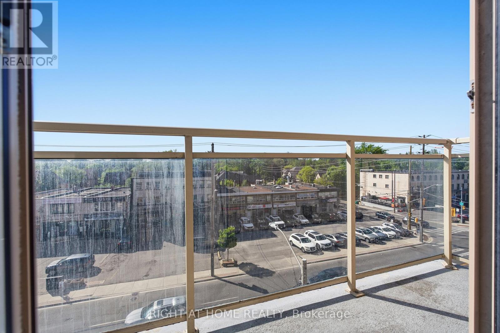 411 - 5101 Dundas Street W, Toronto, ON - With Body Of Water With View