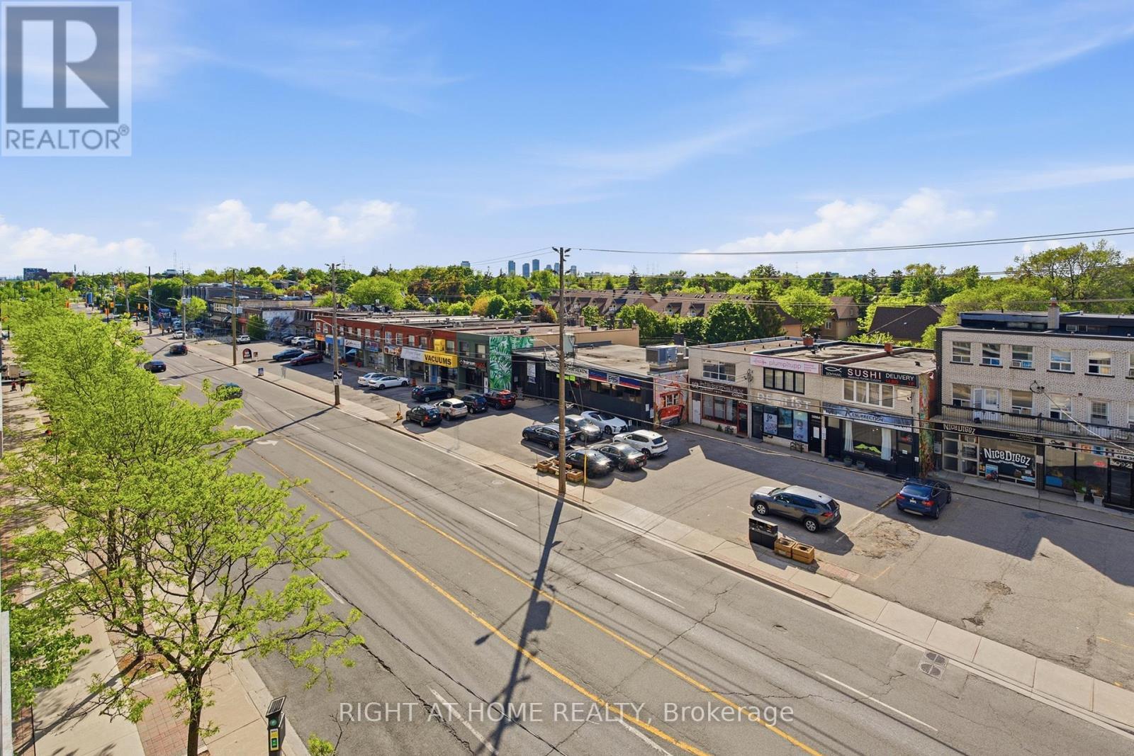 411 - 5101 Dundas Street W, Toronto, ON - Outdoor With View