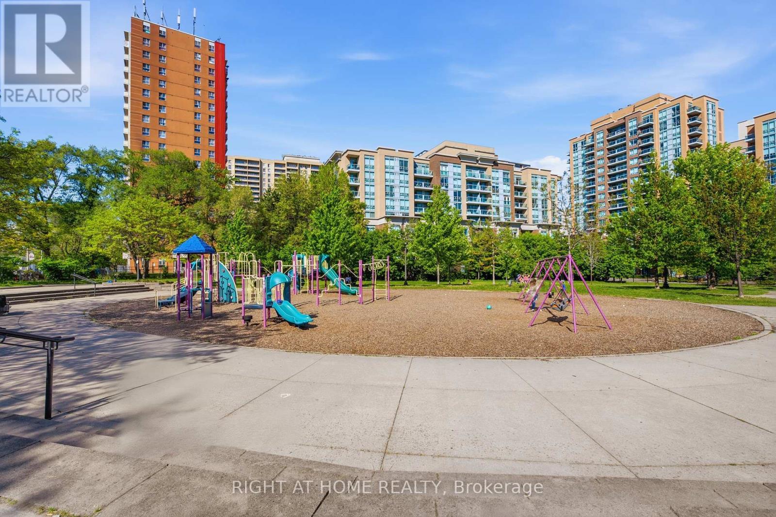 411 - 5101 Dundas Street W, Toronto, ON - Outdoor