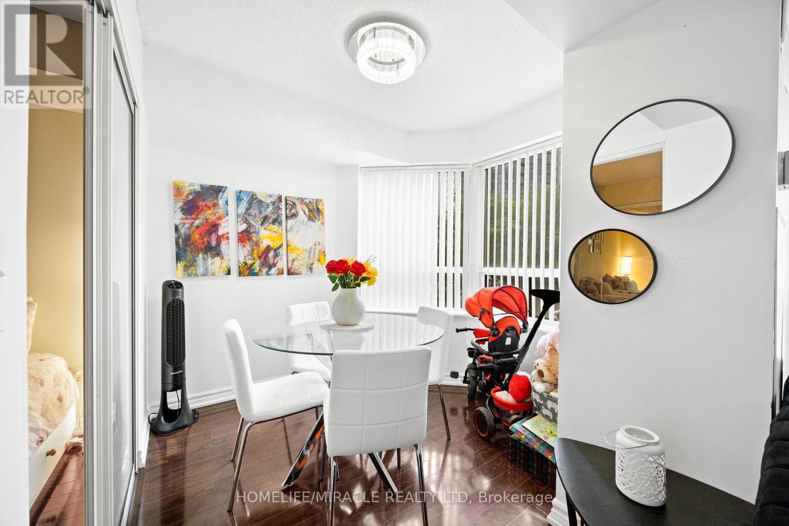 406 - 325 Webb Drive, Mississauga, ON - Indoor Photo Showing Dining Room
