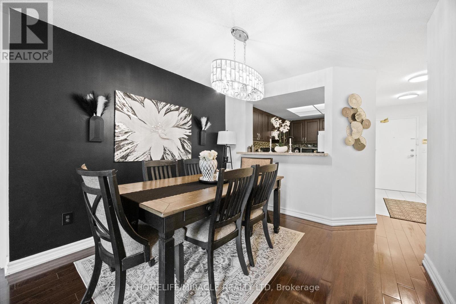 406 - 325 Webb Drive, Mississauga, ON - Indoor Photo Showing Dining Room