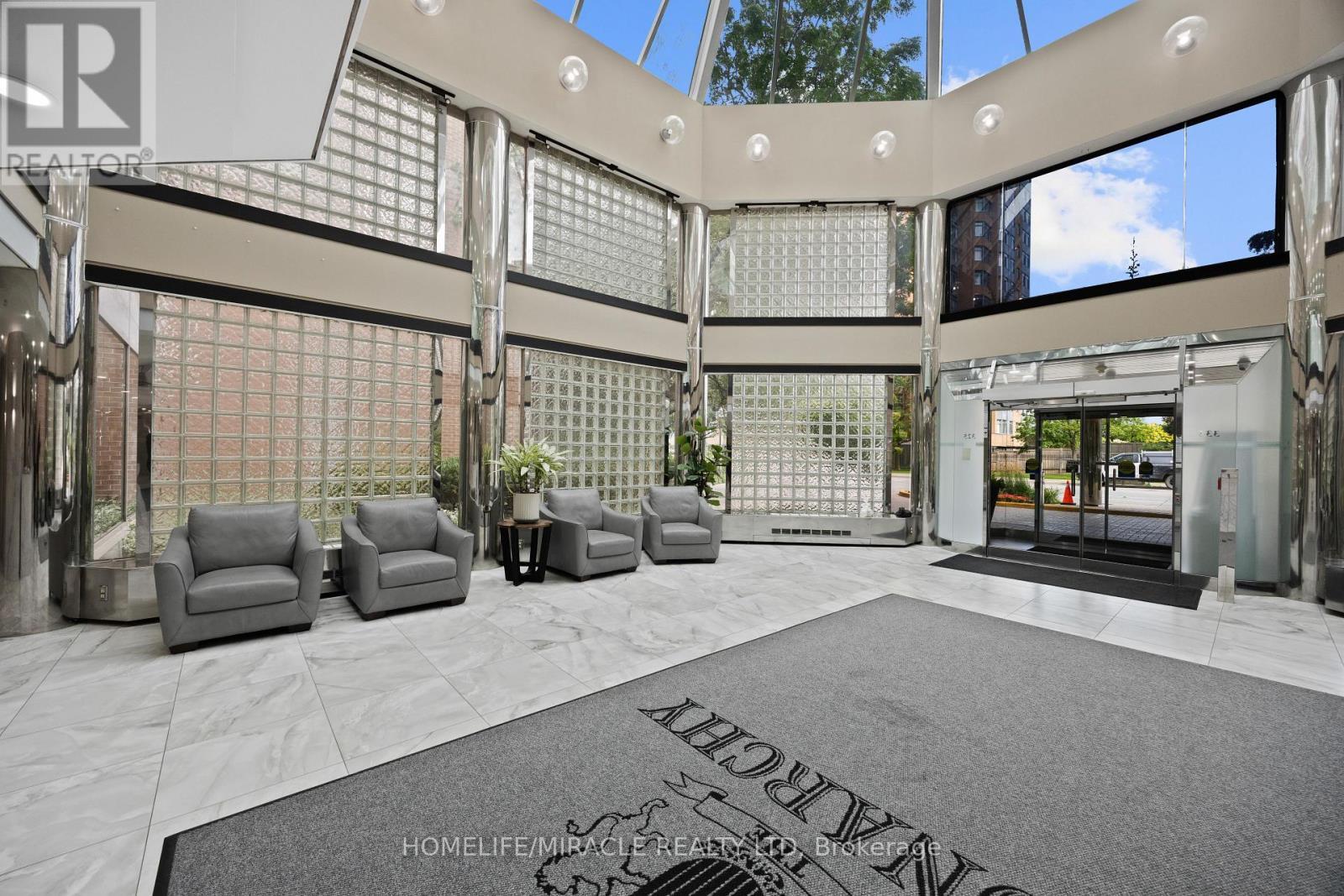 406 - 325 Webb Drive, Mississauga, ON - Indoor Photo Showing Other Room