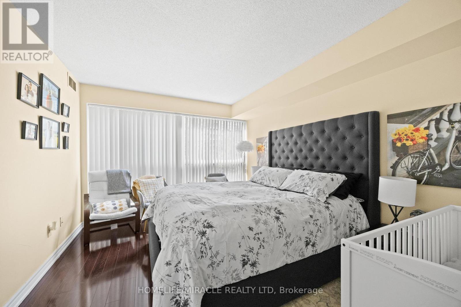 406 - 325 Webb Drive, Mississauga, ON - Indoor Photo Showing Bedroom