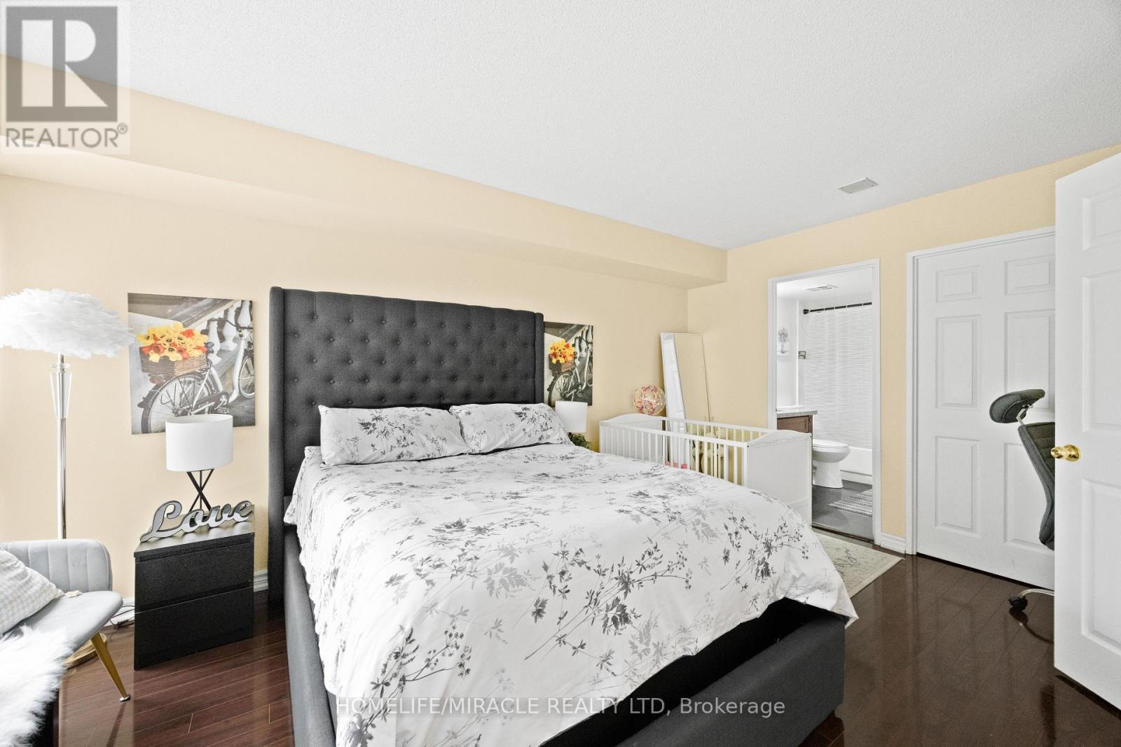 406 - 325 Webb Drive, Mississauga, ON - Indoor Photo Showing Bedroom