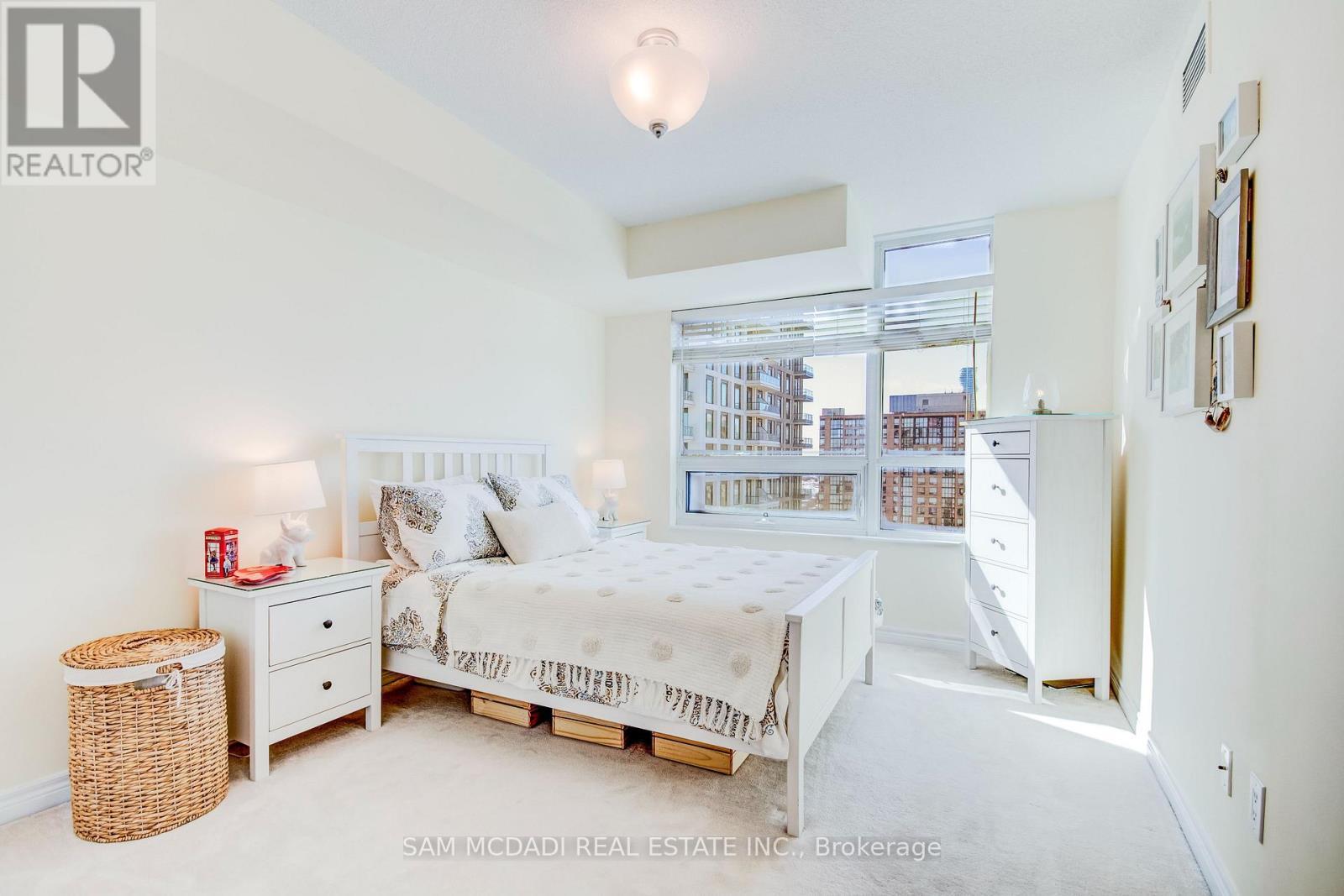 2205 - 208 Enfield Place, Mississauga, ON - Indoor Photo Showing Bedroom