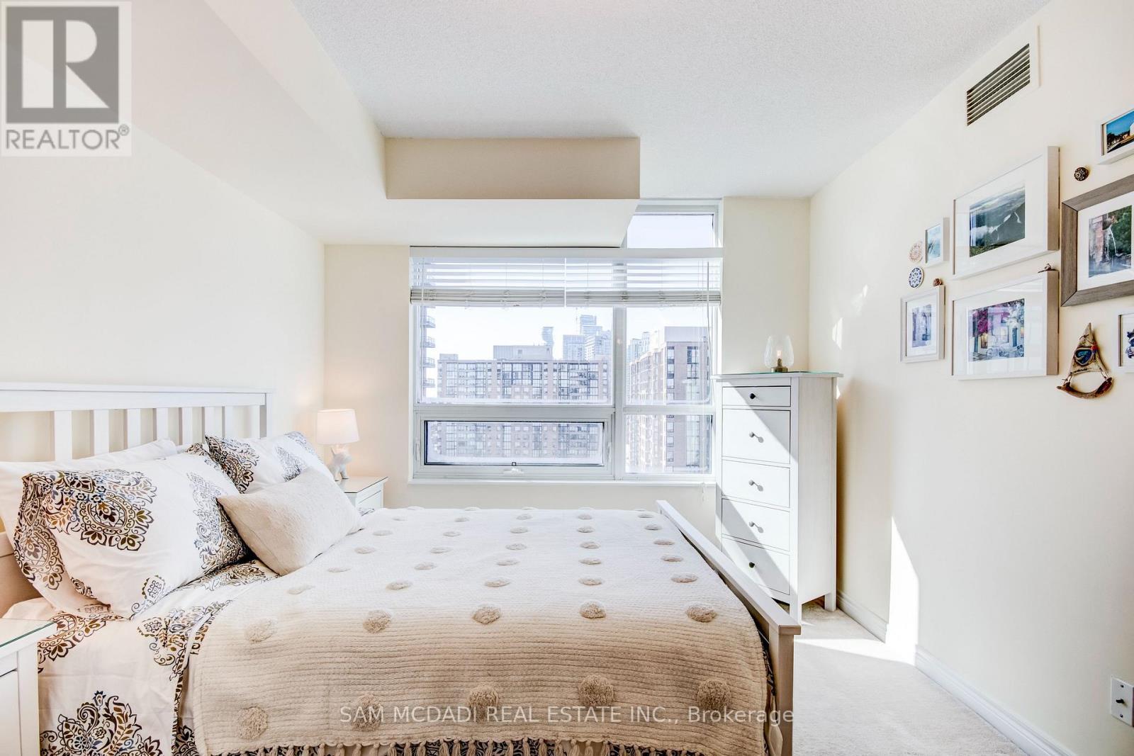 2205 - 208 Enfield Place, Mississauga, ON - Indoor Photo Showing Bedroom