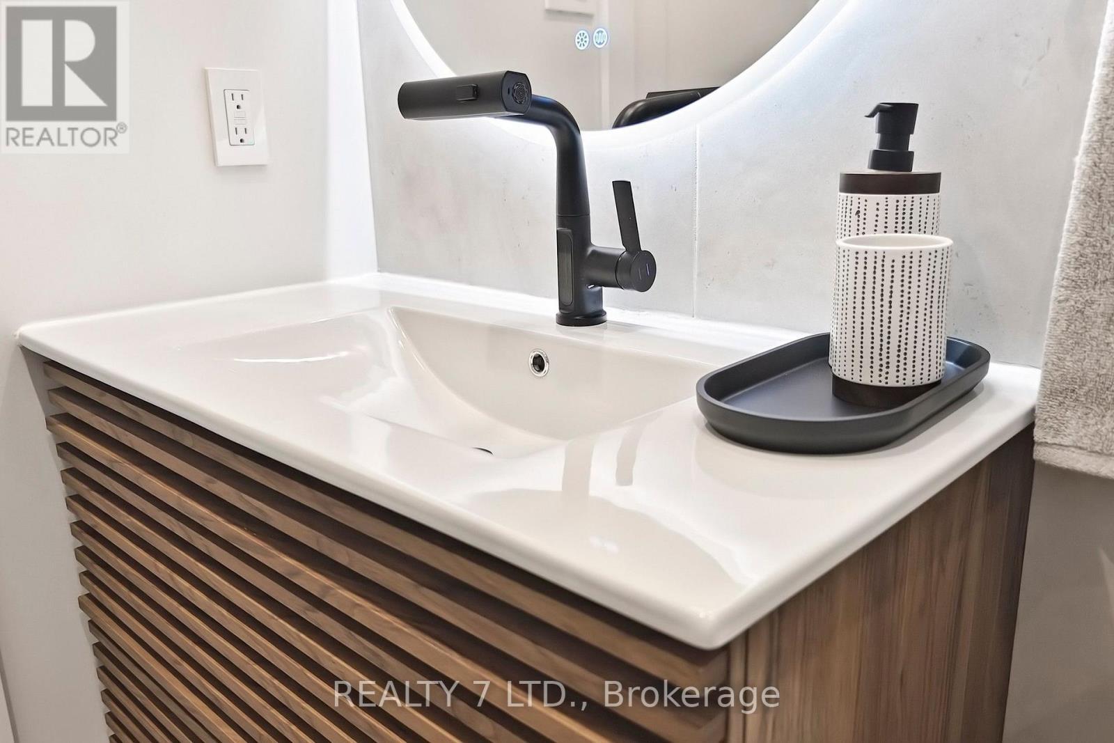 776 Garth Street, Hamilton, ON - Indoor Photo Showing Bathroom