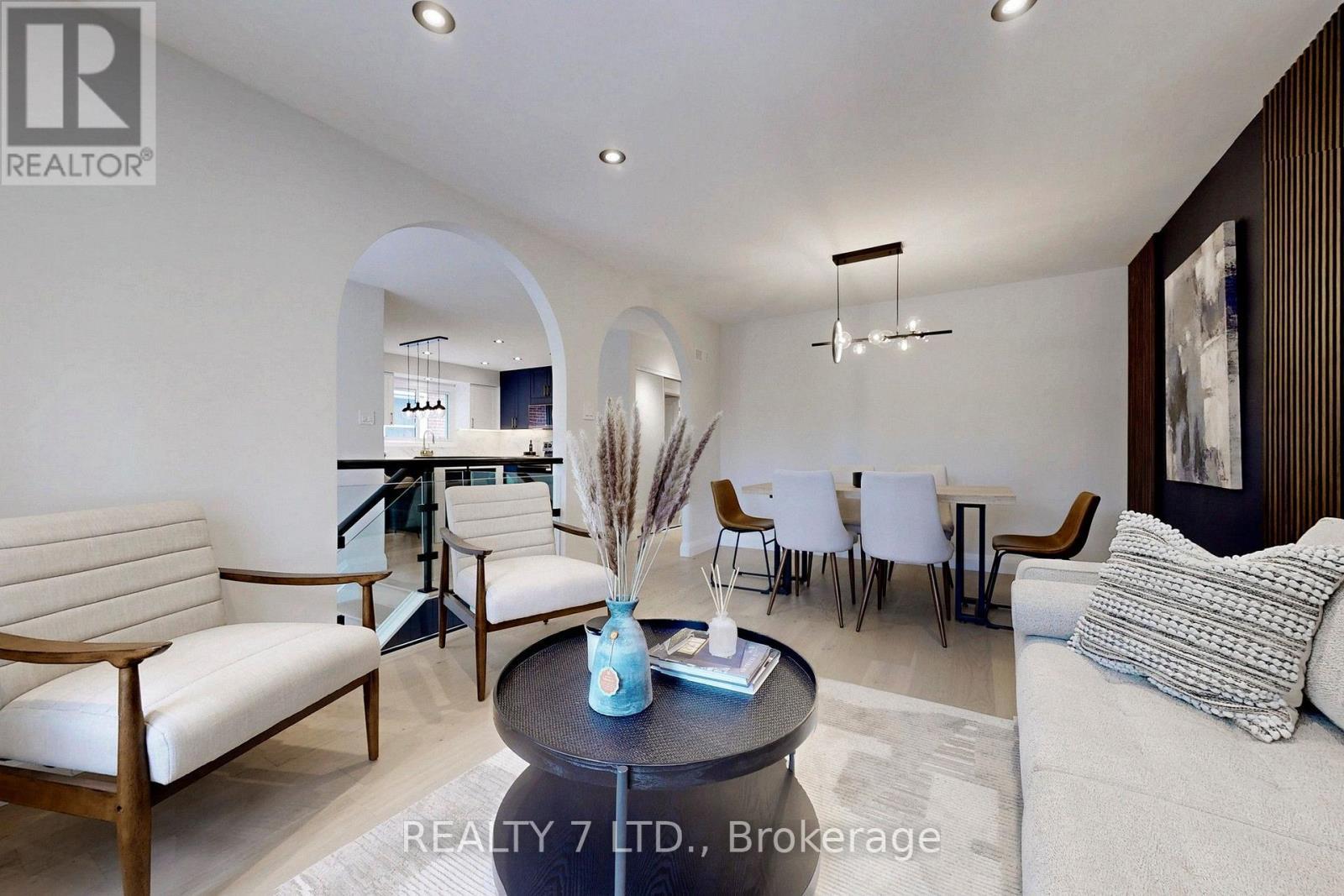 776 Garth Street, Hamilton, ON - Indoor Photo Showing Living Room