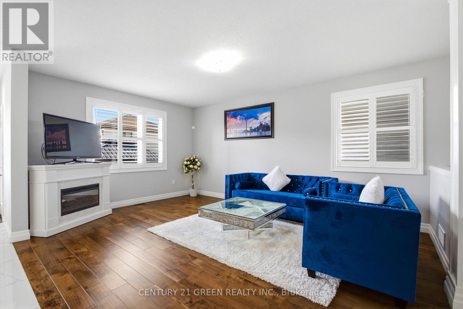 2824 Doyle Drive, London South, ON - Indoor Photo Showing Living Room