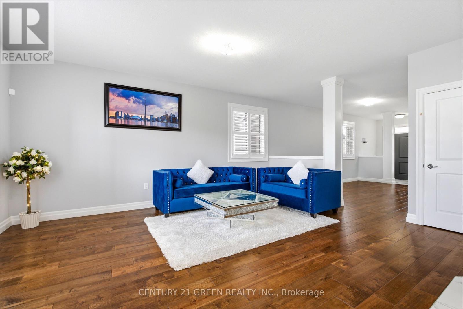 2824 Doyle Drive, London South, ON - Indoor Photo Showing Living Room