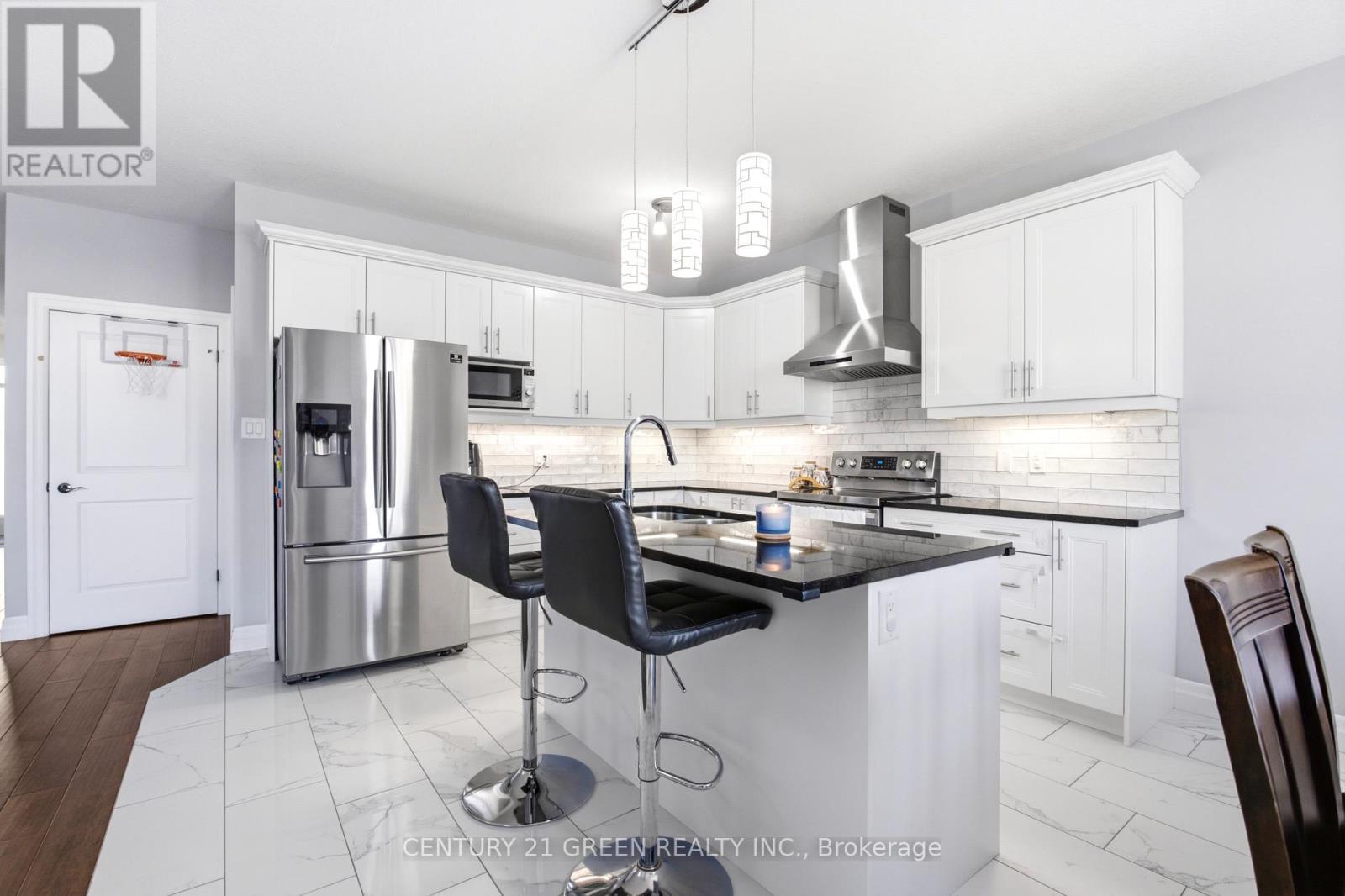 2824 Doyle Drive, London South, ON - Indoor Photo Showing Kitchen With Stainless Steel Kitchen With Upgraded Kitchen