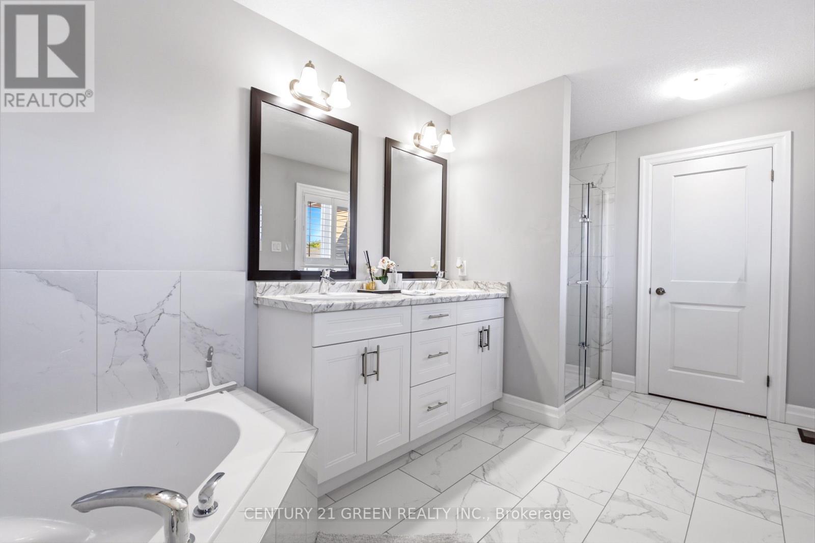 2824 Doyle Drive, London South, ON - Indoor Photo Showing Bathroom