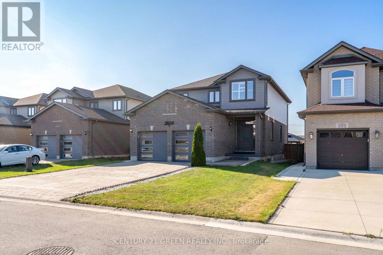 2824 Doyle Drive, London South, ON - Outdoor With Facade