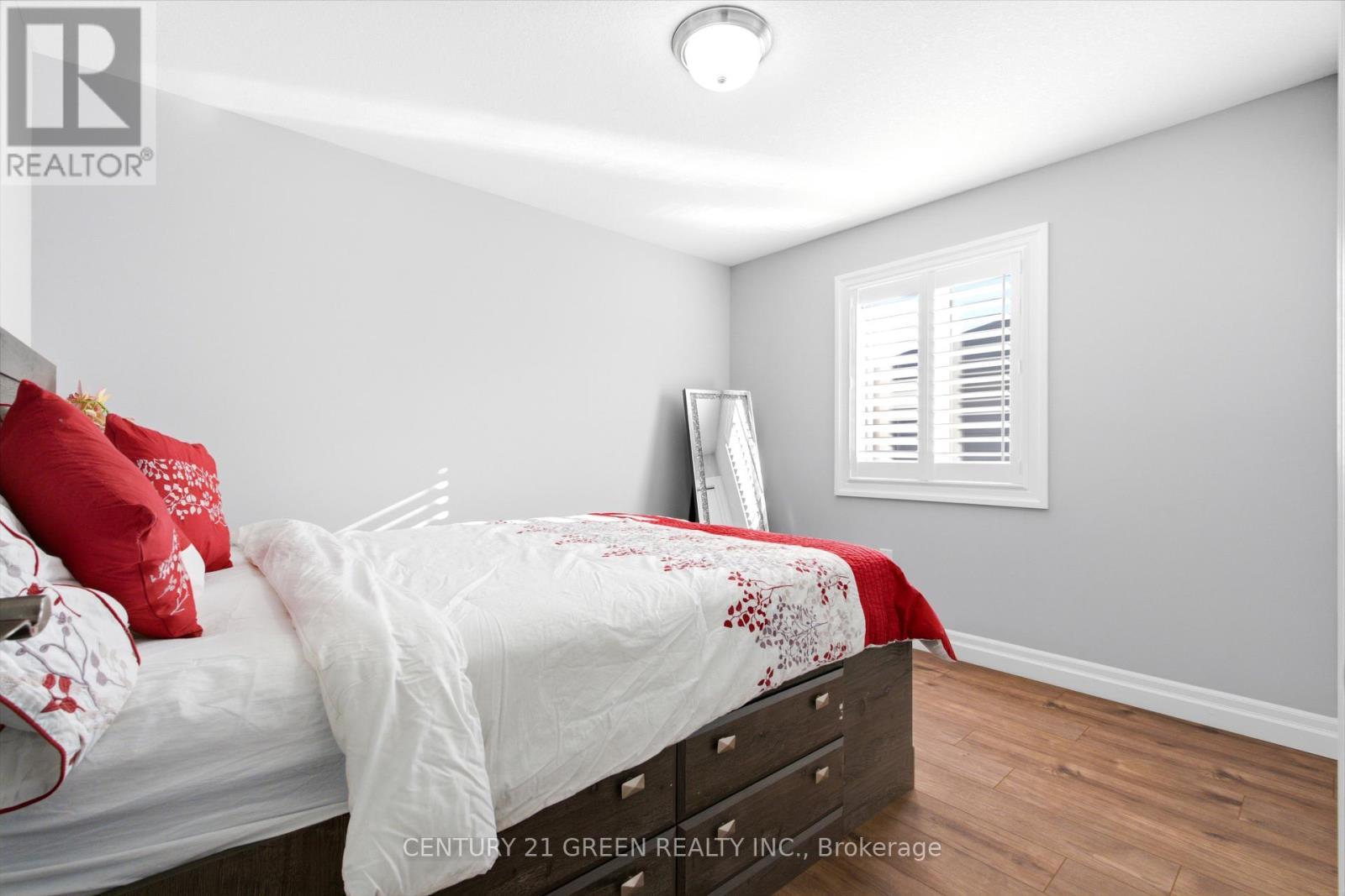 2824 Doyle Drive, London South, ON - Indoor Photo Showing Bedroom