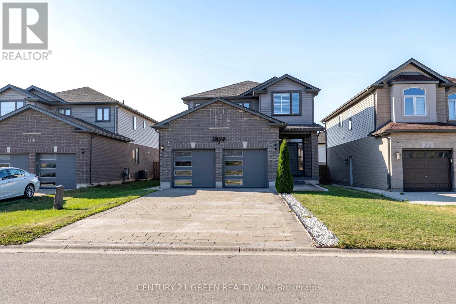 2824 Doyle Drive, London South, ON - Outdoor With Facade