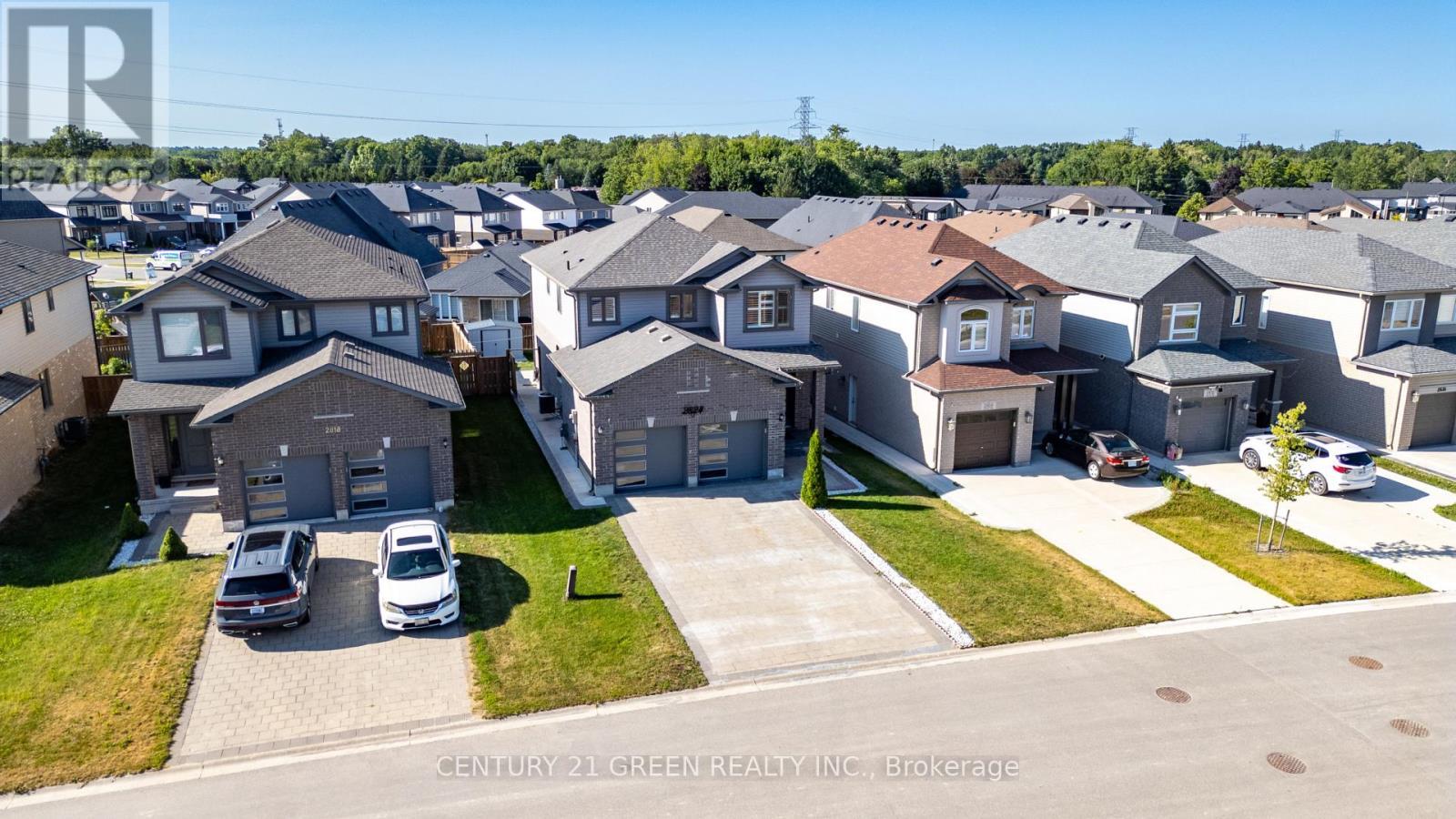 2824 Doyle Drive, London South, ON - Outdoor With Facade