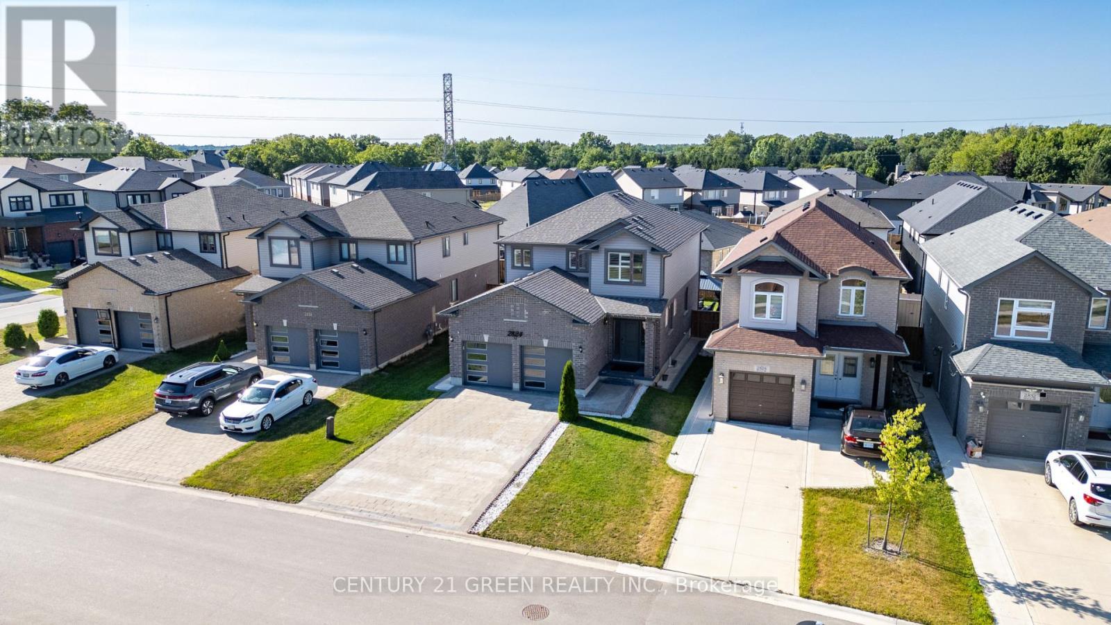 2824 Doyle Drive, London South, ON - Outdoor With Facade